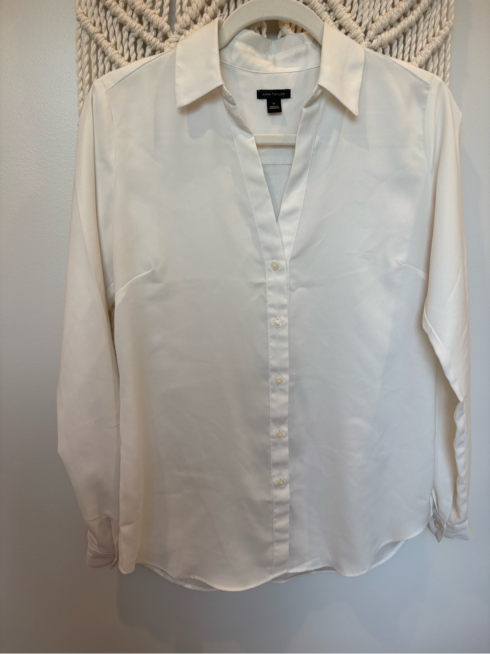 Ann Taylor Cream Button-Front Collar Blouse